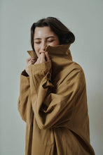 Indlæs billede til gallerivisning ANNE MI, VERA TRENCHCOAT - DULL GOLD