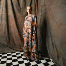 Indlæs billede til gallerivisning TAPIS NOIR, CARA SILK PANTS BLUE