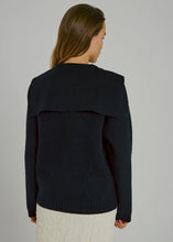 Indlæs billede til gallerivisning NOOR, FEA SAILOR KNIT TOP BLACK
