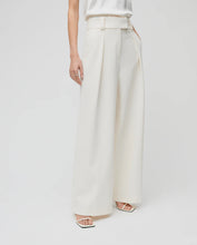 Indlæs billede til gallerivisning IVY OAK, PEONY ROSE PLEATED PANTS PEARL