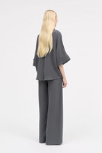 Indlæs billede til gallerivisning MARK TAN, BAILEE CREPE BLOUSE ANTHRACITE
