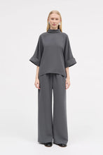Indlæs billede til gallerivisning MARK TAN, BAILEE CREPE BLOUSE ANTHRACITE