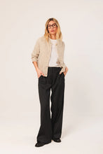 Indlæs billede til gallerivisning INDI & COLD, NJ465 SHORT CARDIGAN BEIGE