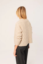 Indlæs billede til gallerivisning INDI & COLD, NJ465 SHORT CARDIGAN BEIGE