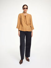Indlæs billede til gallerivisning BY MALENE BIRGER VEGA BLOUSE BROWN SUGAR