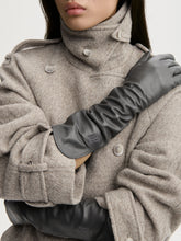 Indlæs billede til gallerivisning BY MALENE BIRGER, GEMILO GLOVES, GREY