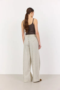 LEVETE ROOM, LR-LUCILLA 1 BUKS