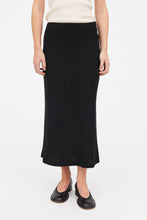 Indlæs billede til gallerivisning MARK TAN, NOELLE CREPE SKIRT BLACK