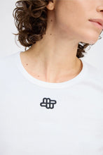 Indlæs billede til gallerivisning MUNTHE, POTE L/S T-SHIRT WHITE