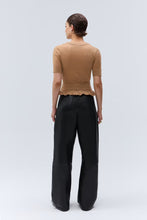 Indlæs billede til gallerivisning IVY OAK, FRANCIE TOP, DARK CAMEL