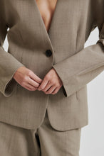 Indlæs billede til gallerivisning SECOND FEMALE, LEVELUP TAILORED BLAZER MID BROWN