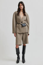 Indlæs billede til gallerivisning SECOND FEMALE, LEVELUP TAILORED SHORTS MID BROWN