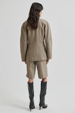 Indlæs billede til gallerivisning SECOND FEMALE, LEVELUP TAILORED SHORTS MID BROWN