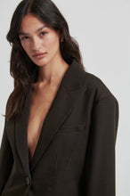 Indlæs billede til gallerivisning SECOND FEMALE SELLA FITTED BLAZER CHOKOLATE