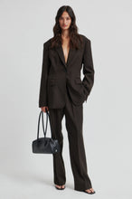 Indlæs billede til gallerivisning SECOND FEMALE SELLA FITTED BLAZER CHOKOLATE