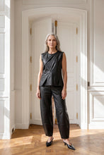Indlæs billede til gallerivisning TAKTIL, LILY BARREL LEATHER PANT, BLACK