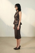 Indlæs billede til gallerivisning TAKTIL, LILY LEATHER DRAPE TOP, ESPRESSO BROWN