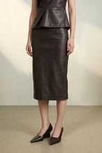 Indlæs billede til gallerivisning TAKTIL, LILY LEATHER PENCIL SKIRT, ESPRESSO BROWN