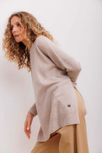 Indlæs billede til gallerivisning BETA, BERTA OVERSIZE O NECK SAND