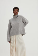 Indlæs billede til gallerivisning DAVIDA, CHUNKY ROLL NECK SWEATER, LIGHT GREY