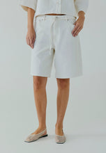 Indlæs billede til gallerivisning NORR, KENZINA DENIM SHORTS WHITE