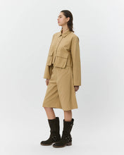 Indlæs billede til gallerivisning SOFIE SCHNOOR, LARK SHORT SHIRT JACKET CAMEL