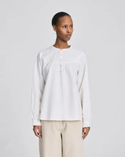 Indlæs billede til gallerivisning GAI &amp; LISVA, OLIVIA CANVAS SHIRT WHITE