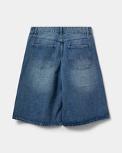Indlæs billede til gallerivisning SOFIE SCHNOOR, STOKE OVERSIZED SHORTS DENIM BLUE