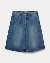 Indlæs billede til gallerivisning SOFIE SCHNOOR, STOKE OVERSIZED SHORTS DENIM BLUE