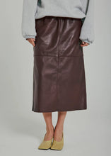 Indlæs billede til gallerivisning NOOR, SHELBY MIDI LEATHER SKIRT BORDEAUX