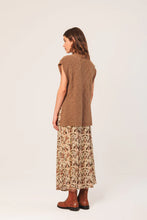 Indlæs billede til gallerivisning INDI &amp; COLD, NJ466 KNIT VEST CAMEL